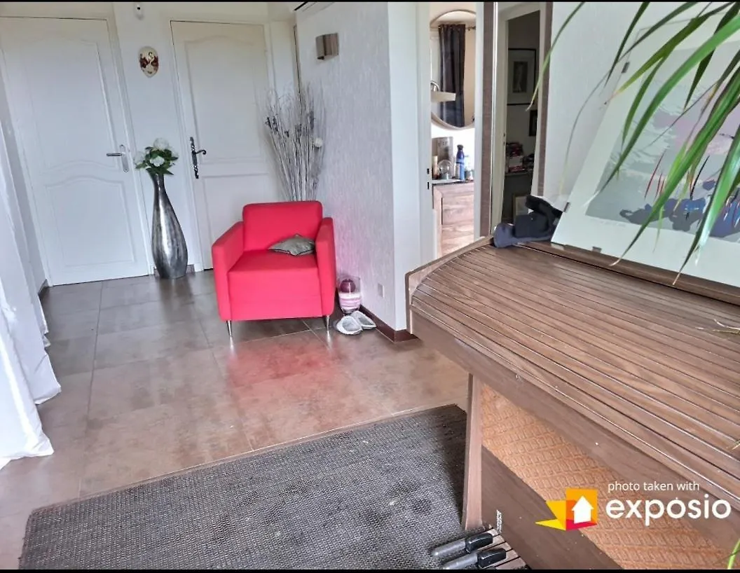 Logement Avec Piscine Couverte Chauffee Du 15 Avril A Octobre Et Spa Privatifs, Vue Estivareilles  Apartment