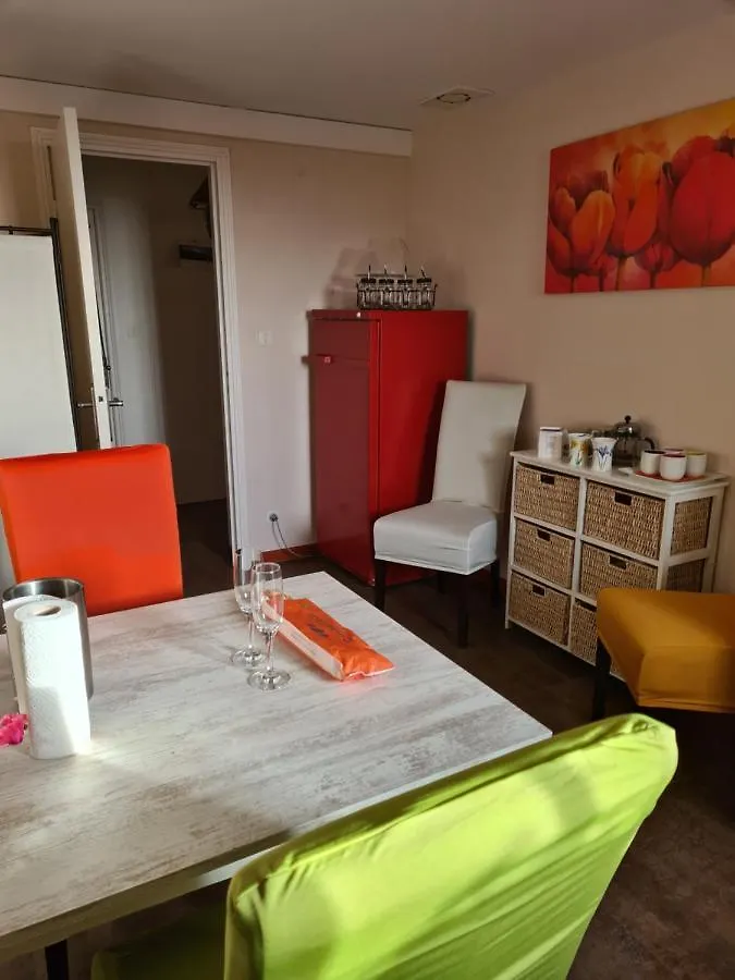 Apartment Logement Avec Piscine Couverte Chauffee Du 15 Avril A Octobre Et Spa Privatifs, Vue Estivareilles