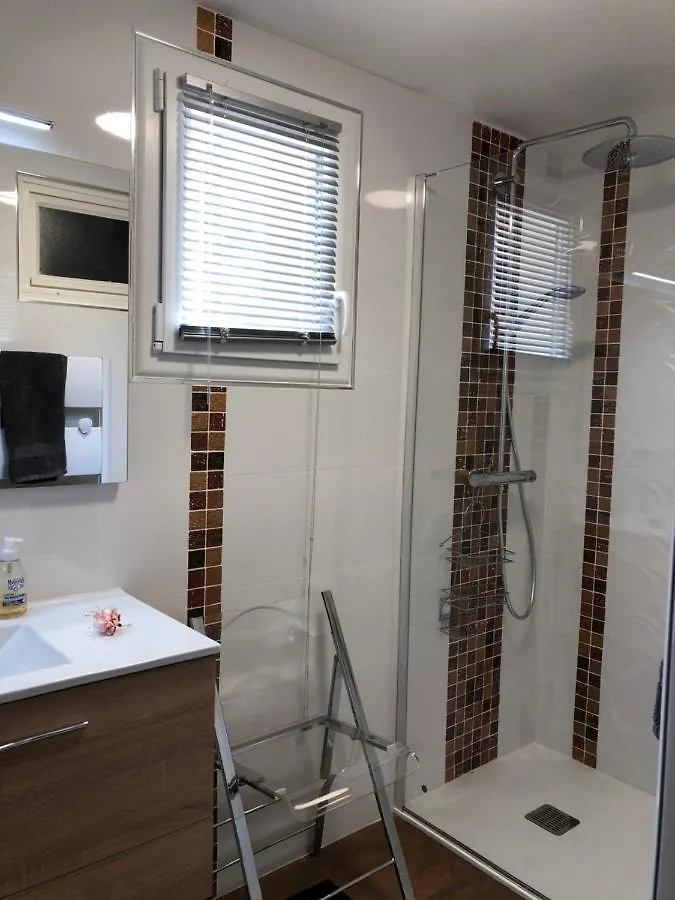 Apartment Logement Avec Piscine Couverte Chauffee Du 15 Avril A Octobre Et Spa Privatifs, Vue Estivareilles  France
