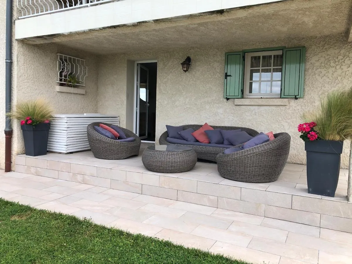 Logement Avec Piscine Couverte Chauffee Du 15 Avril A Octobre Et Spa Privatifs, Vue Estivareilles  0*, Estivareilles (Allier) France