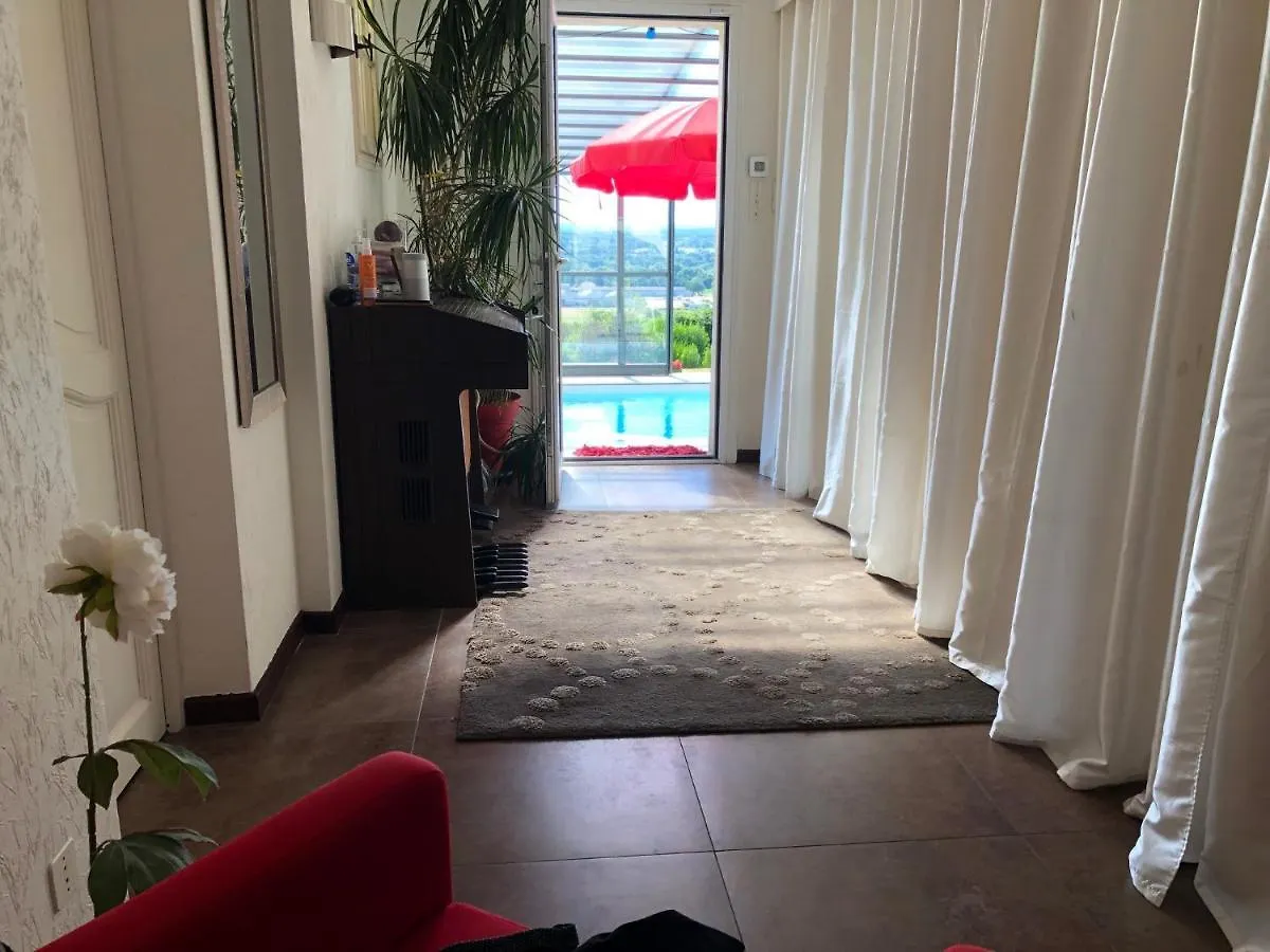 Logement Avec Piscine Couverte Chauffee Du 15 Avril A Octobre Et Spa Privatifs, Vue Estivareilles  Apartment Estivareilles (Allier)