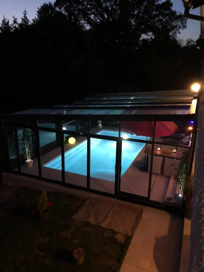 Apartment Logement Avec Piscine Couverte Chauffee Du 15 Avril A Octobre Et Spa Privatifs, Vue Estivareilles  France