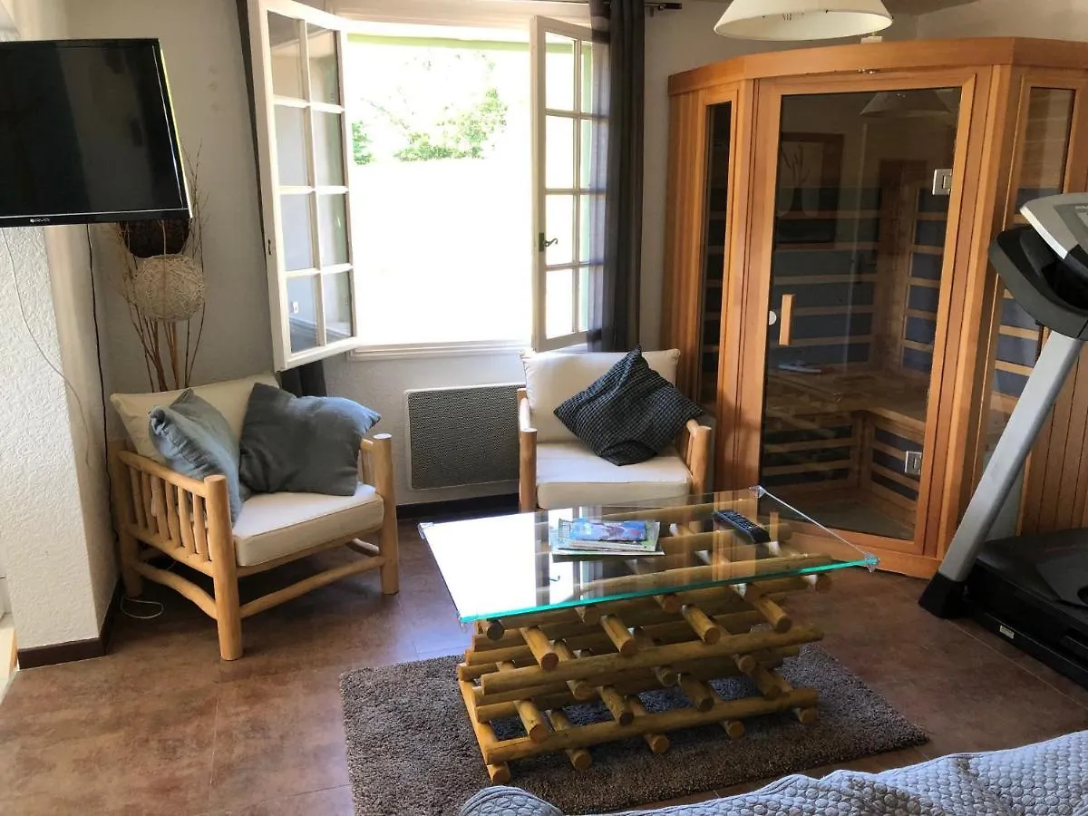 Apartment Logement Avec Piscine Couverte Chauffee Du 15 Avril A Octobre Et Spa Privatifs, Vue Estivareilles  France