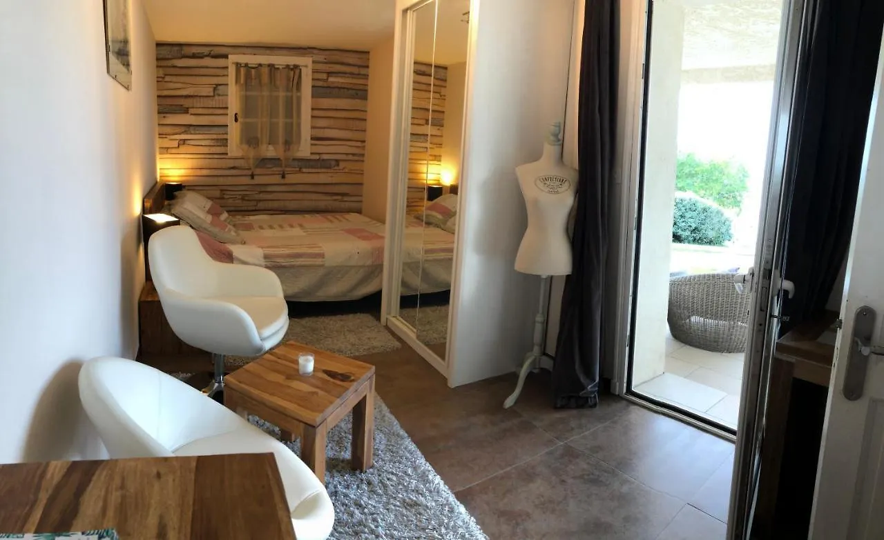Logement Avec Piscine Couverte Chauffee Du 15 Avril A Octobre Et Spa Privatifs, Vue Estivareilles  Apartment Estivareilles (Allier)