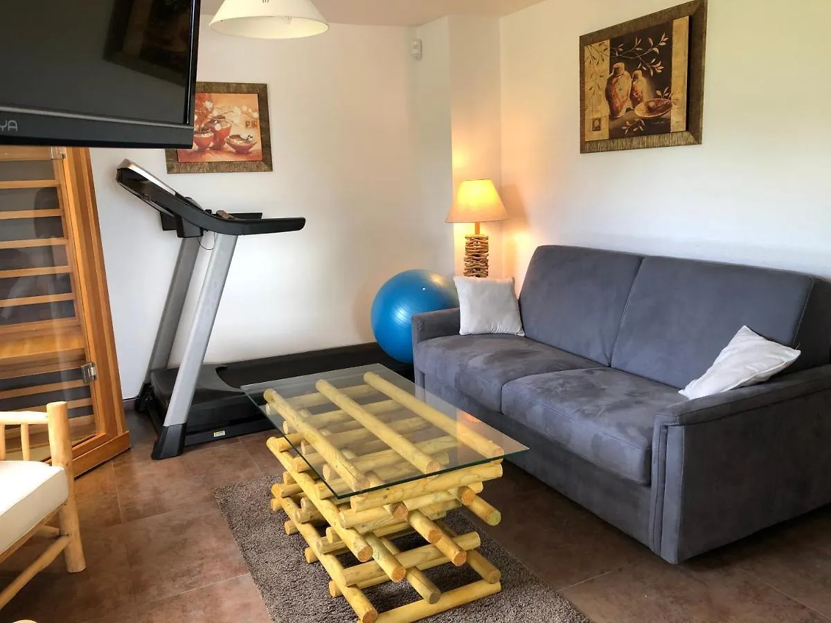 Apartment Logement Avec Piscine Couverte Chauffee Du 15 Avril A Octobre Et Spa Privatifs, Vue Estivareilles